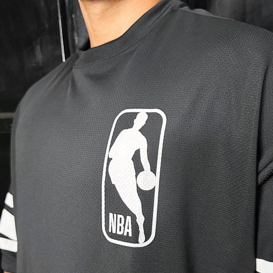 Camiseta NBA Oversized Logoman Preto e Branco - Masculino