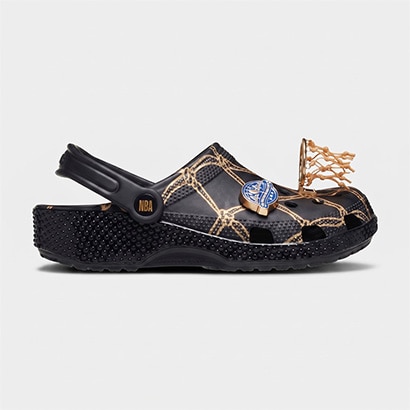 Sandália Crocs NBA Game Classic Clog - Colorido